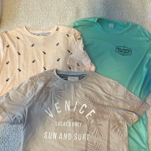 Denim & Flower T-shirt Lot. Size Medium.